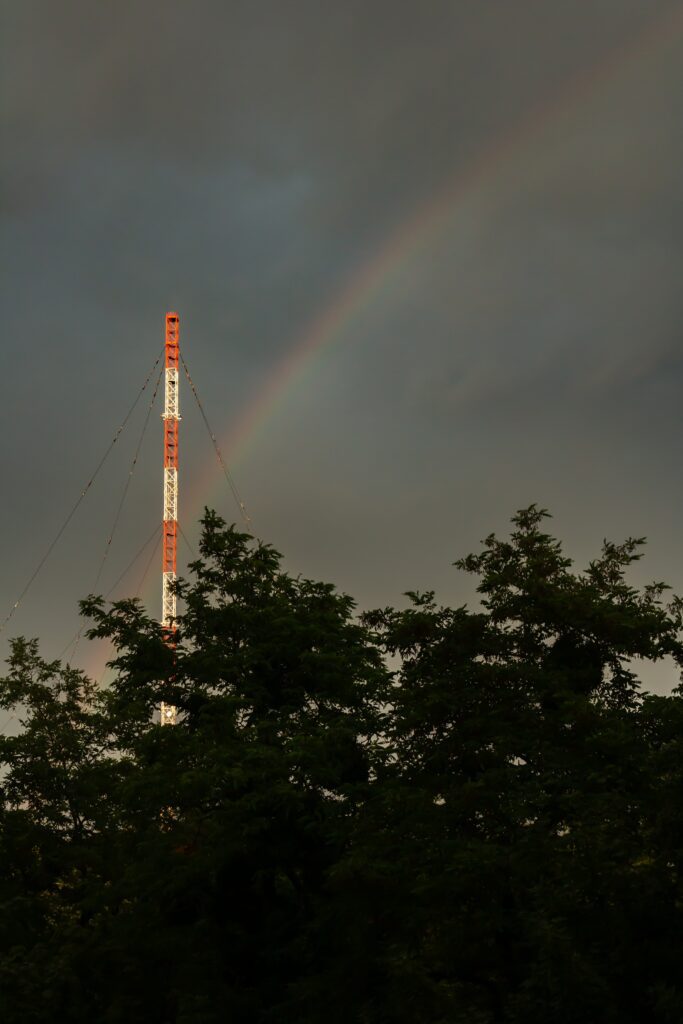 La 5G, un levier de transformation numérique de l'industrie. Photo de Yehor Milohrodskyi sur unsplash TechTalks Numeum
  