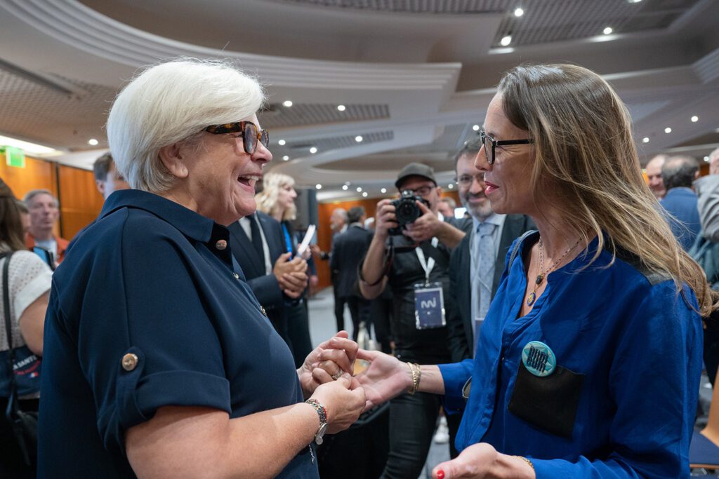 Catherine Vautrin, Ministre du Travail, de la Santé, des Solidarités et des Familles de France (à gauche) et Anne-Sophie Bouy, Présidente de la Commission santé de Numeum. Santexpo 2025